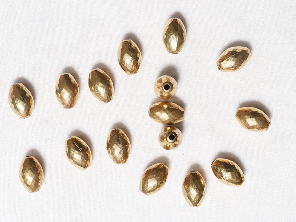 golden-oval-designer-plastic-beads-14x20-mm
