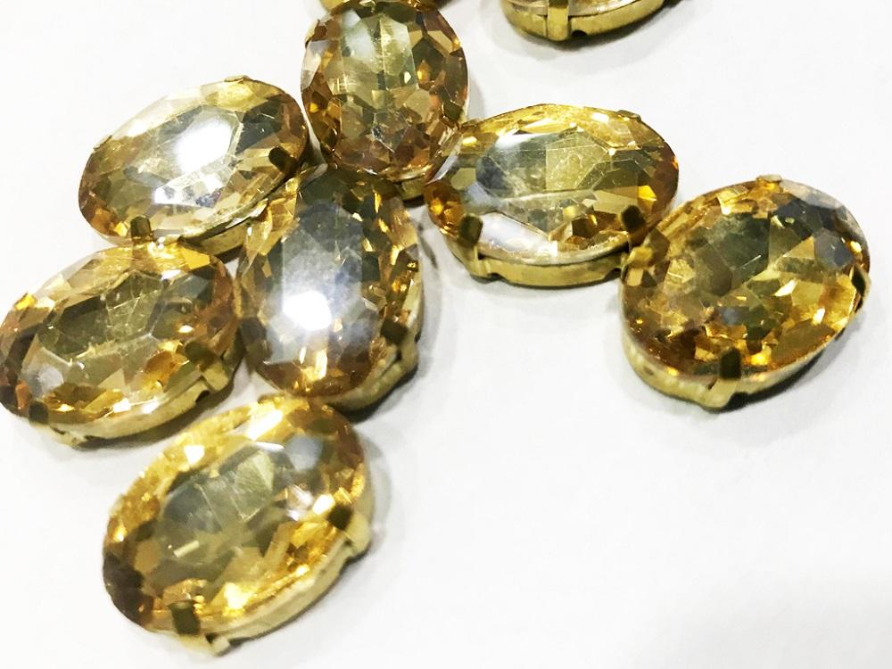 golden-oval-glass-stone-with-catcher-18x13-mm