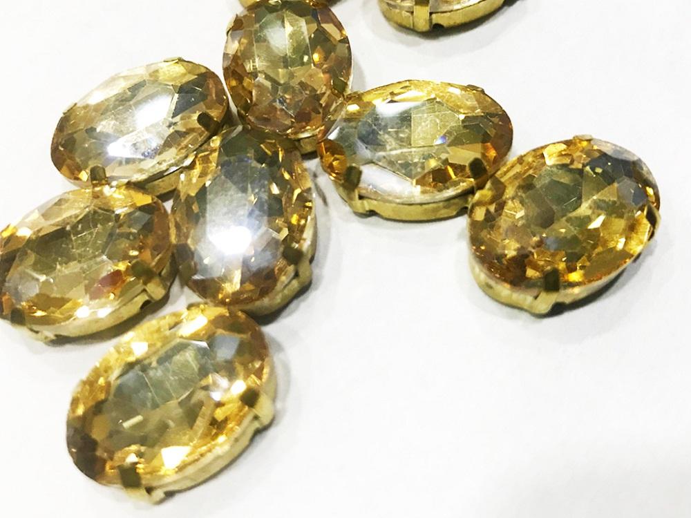 golden-oval-glass-stone-with-catcher-25x18-mm
