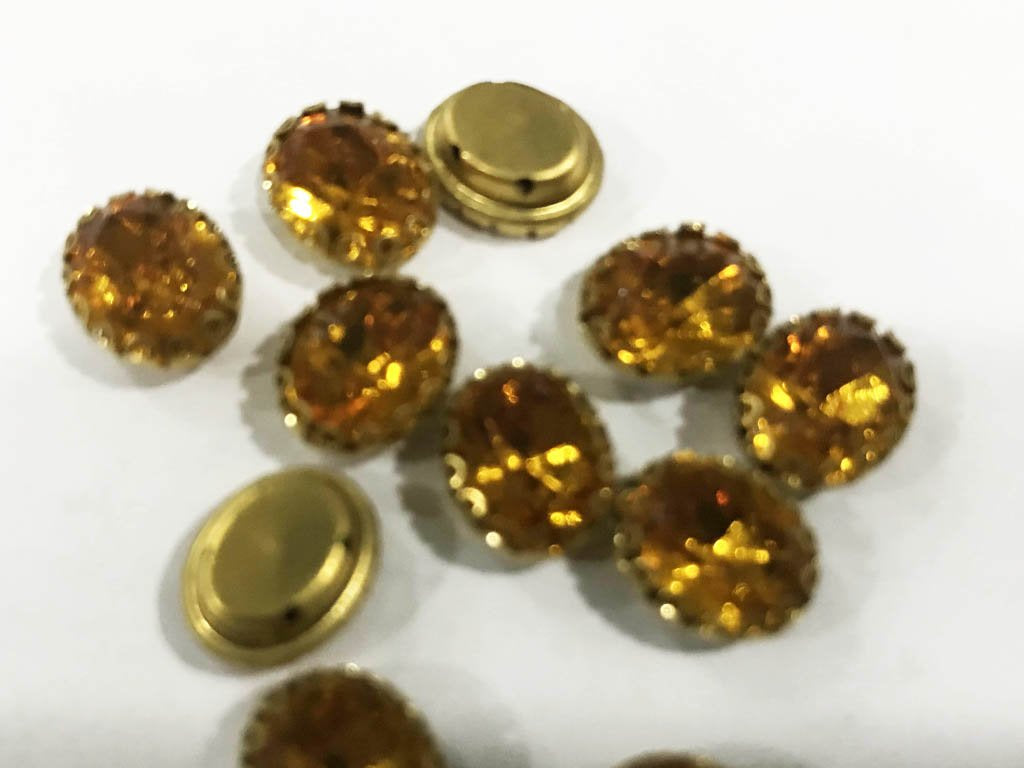 golden-oval-glass-stones-with-catcher-8x10-mm