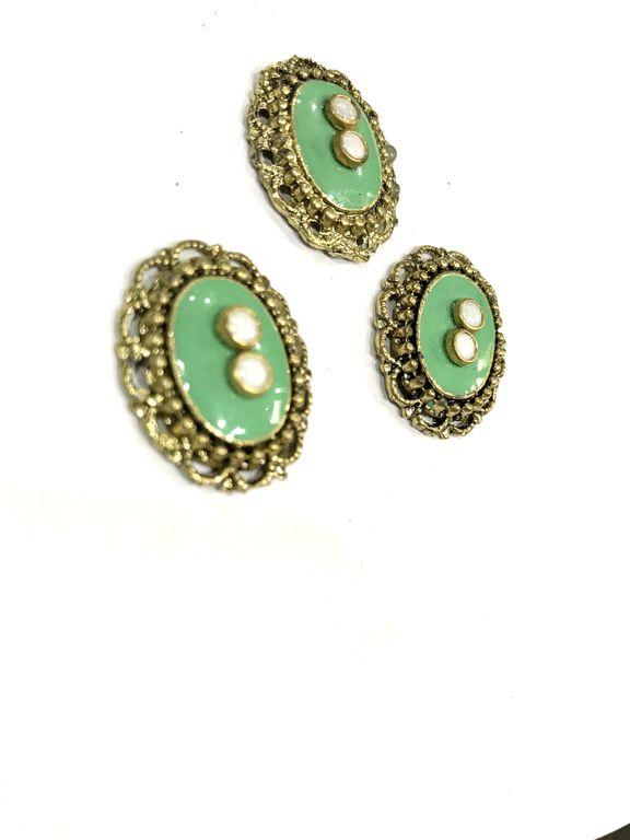 golden-oval-metal-piece-with-sea-green-enamel