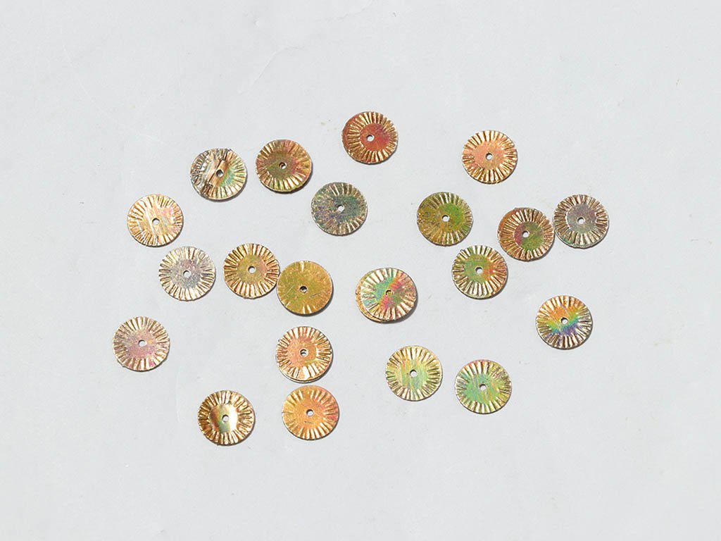 golden-rainbow-circular-plastic-sequins-8-mm