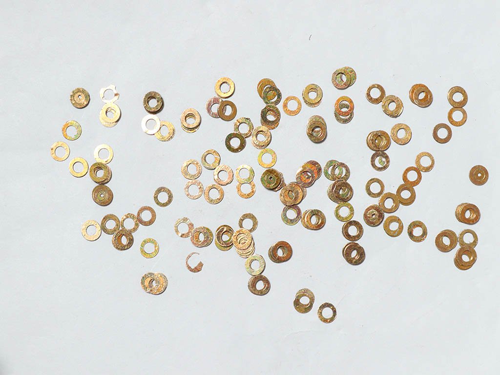 golden-ring-flat-plastic-sequins-6-mm