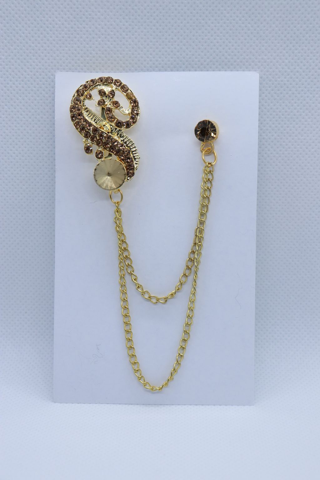 golden-s-design-with-crystal-brooch