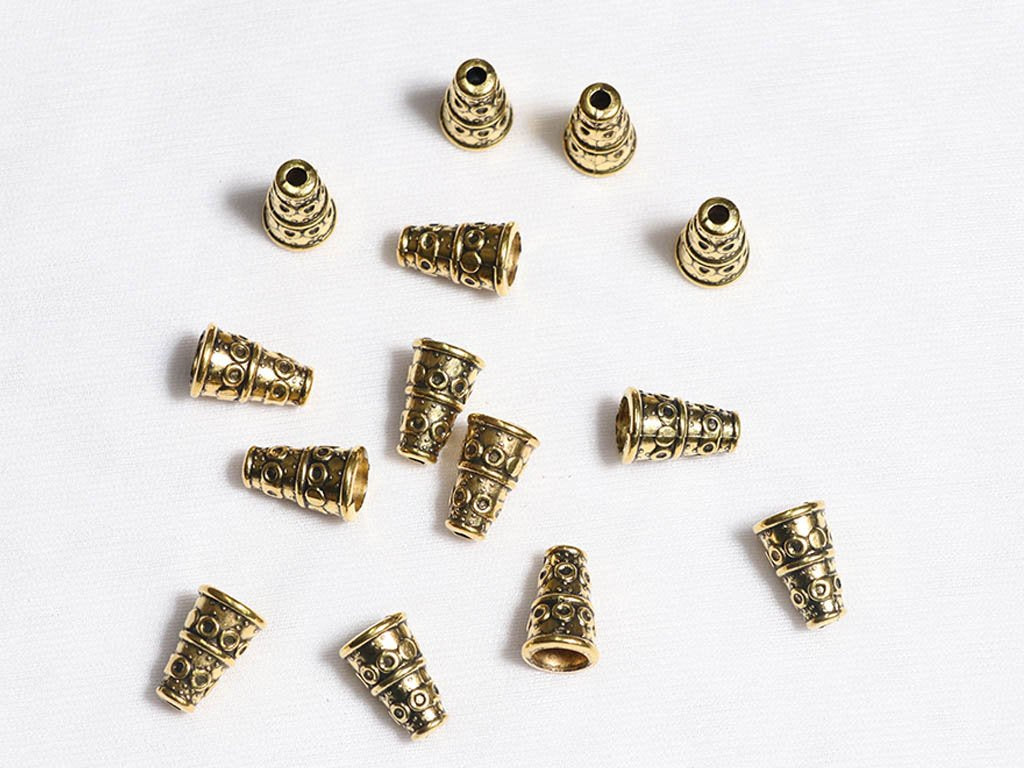 golden-triangular-plastic-beads-16x10-mm