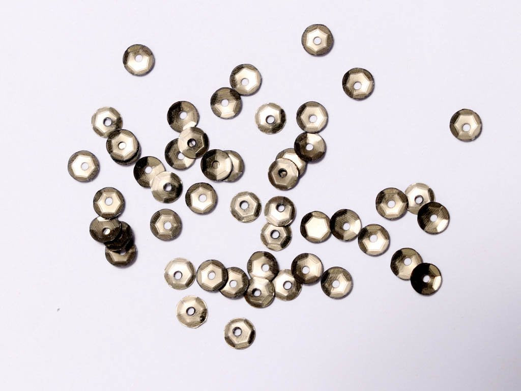 gray-center-hole-flat-circular-plastic-sequins