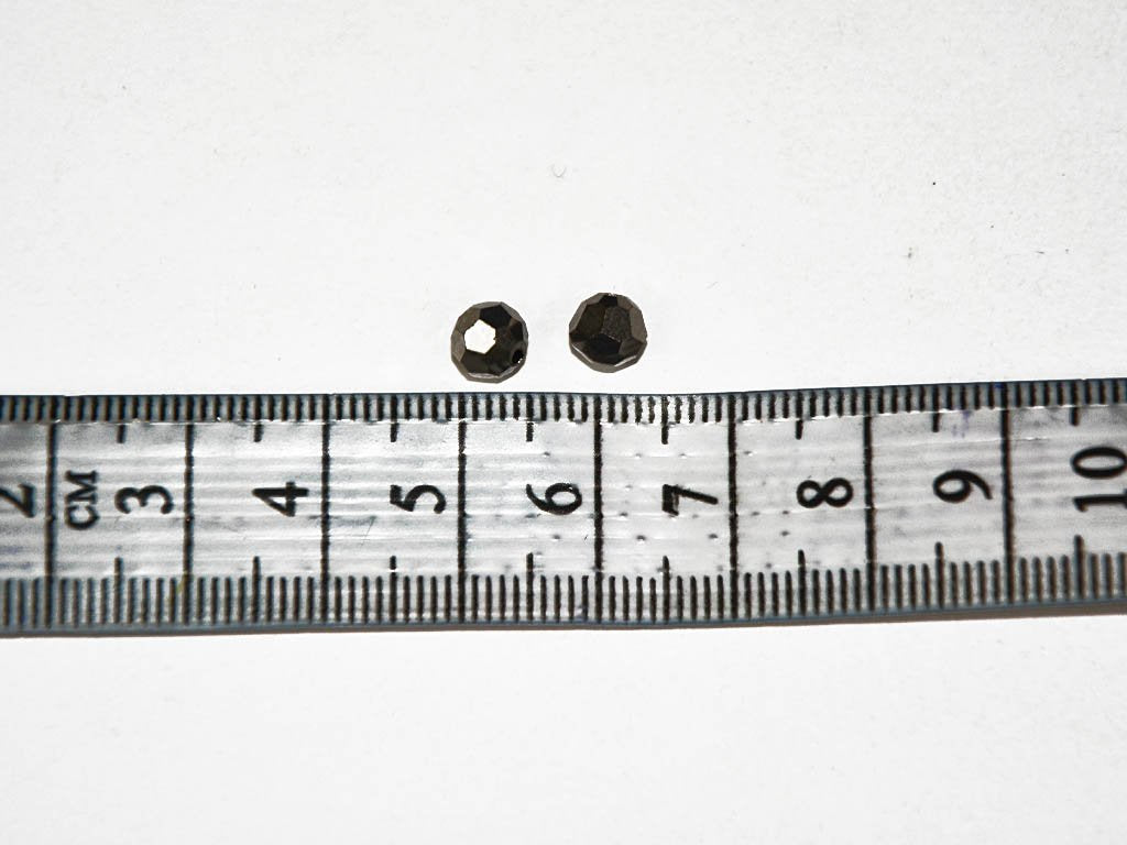 gray-metallic-faceted-spherical-plastic-beads