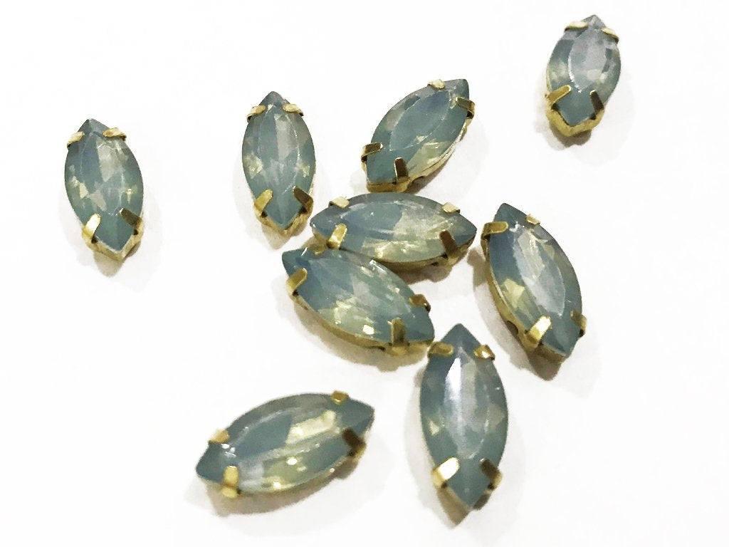 gray-opal-eye-resin-stones-with-catcher-15x7-mm