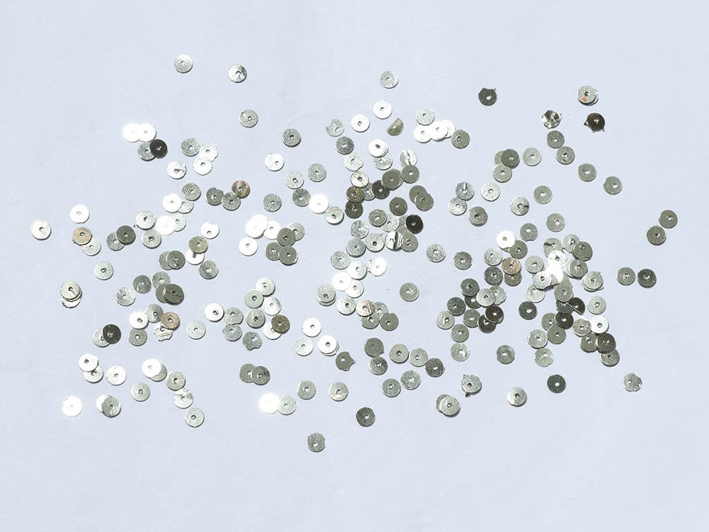 gray-silver-flat-circular-plastic-sequins-5-mm
