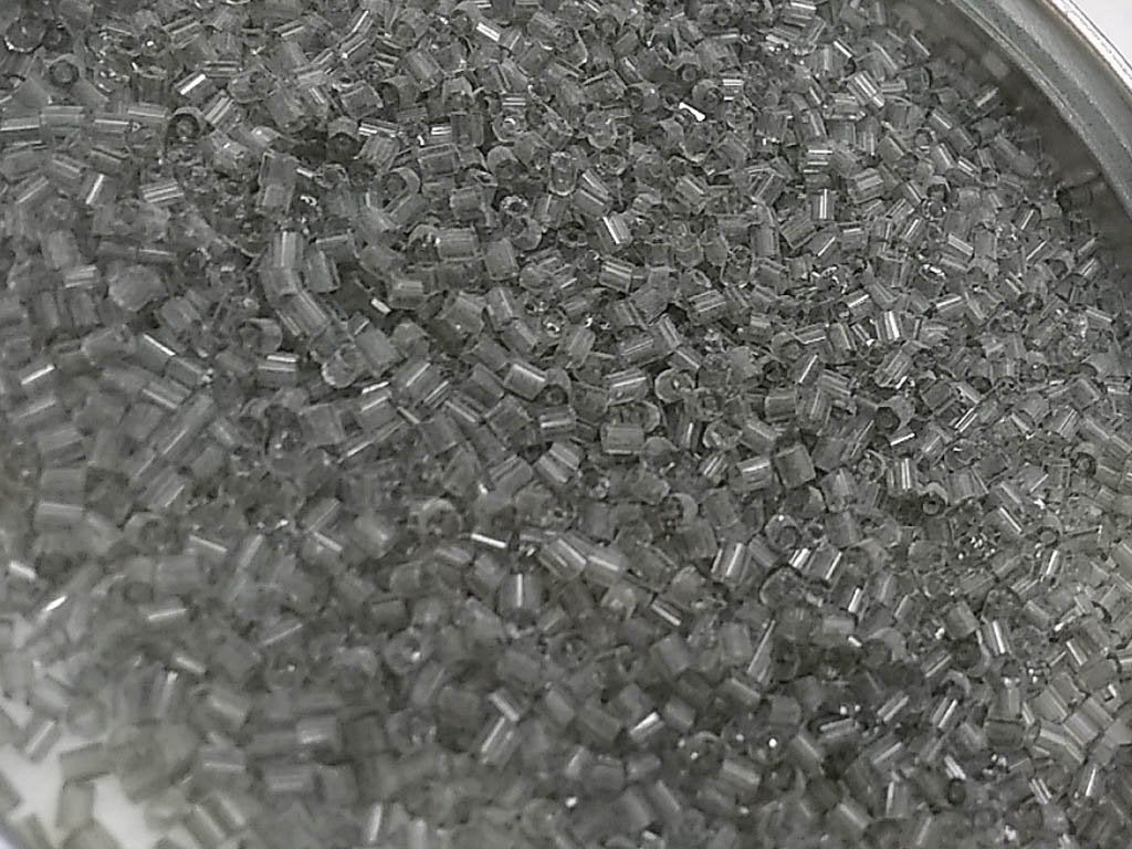 gray-transparent-2-cut-glass-seed-beads