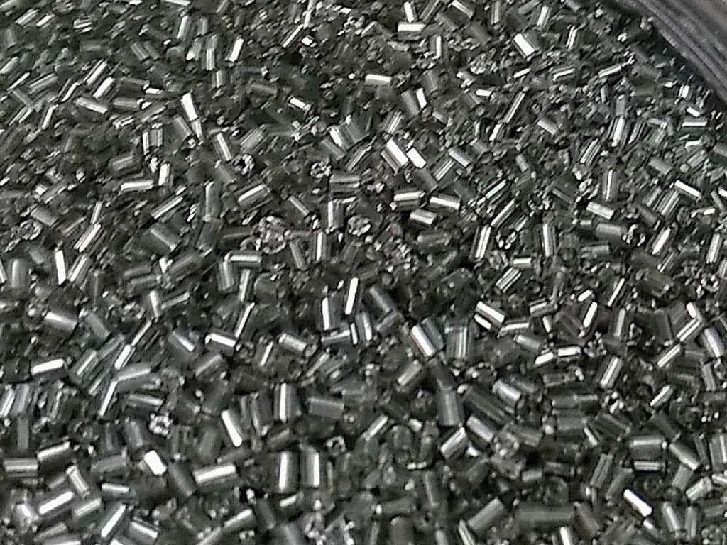 gray-transparent-silverline-2-cut-glass-seed-beads