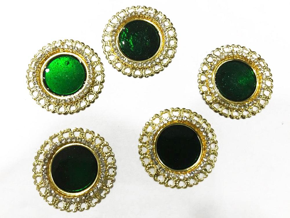 green-circular-metal-embellishment-golden-frame-35-mm