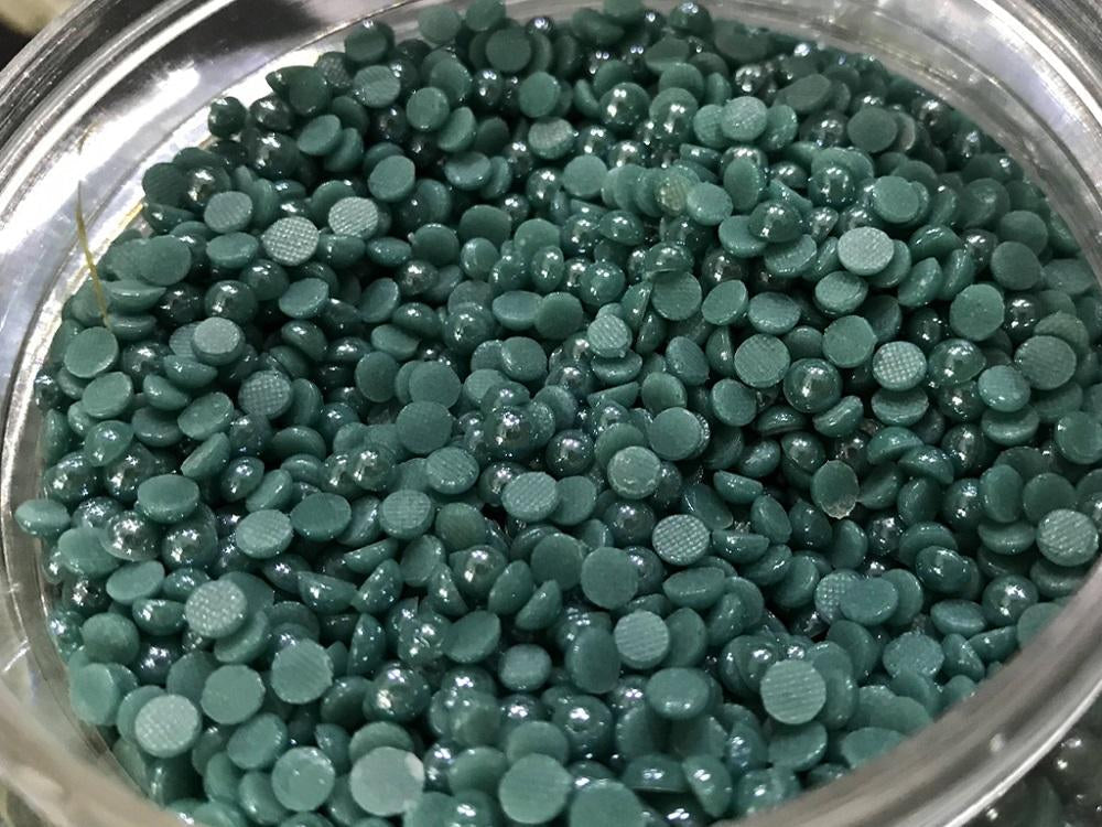 green-circular-shiny-ceramic-glass-stones-without-hole-4-mm