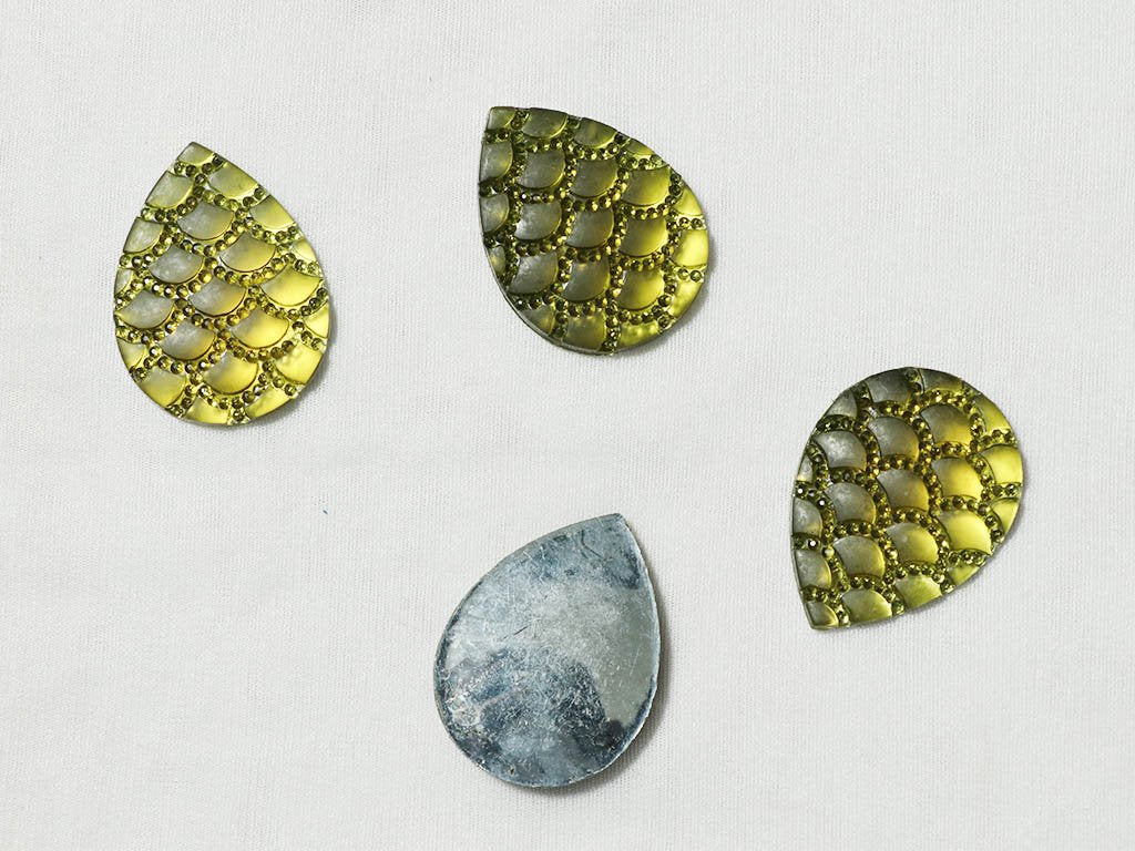 green-designer-drop-plastic-stones-30x40-mm