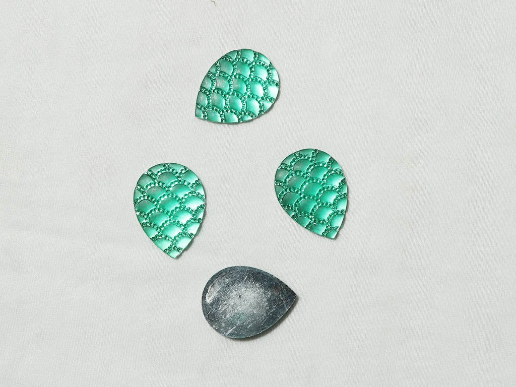 green-designer-drop-plastic-stones-27x38-mm