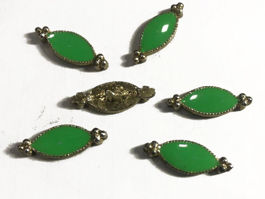green-eye-2-hole-metal-embellishment-with-enamel-25x10-mm