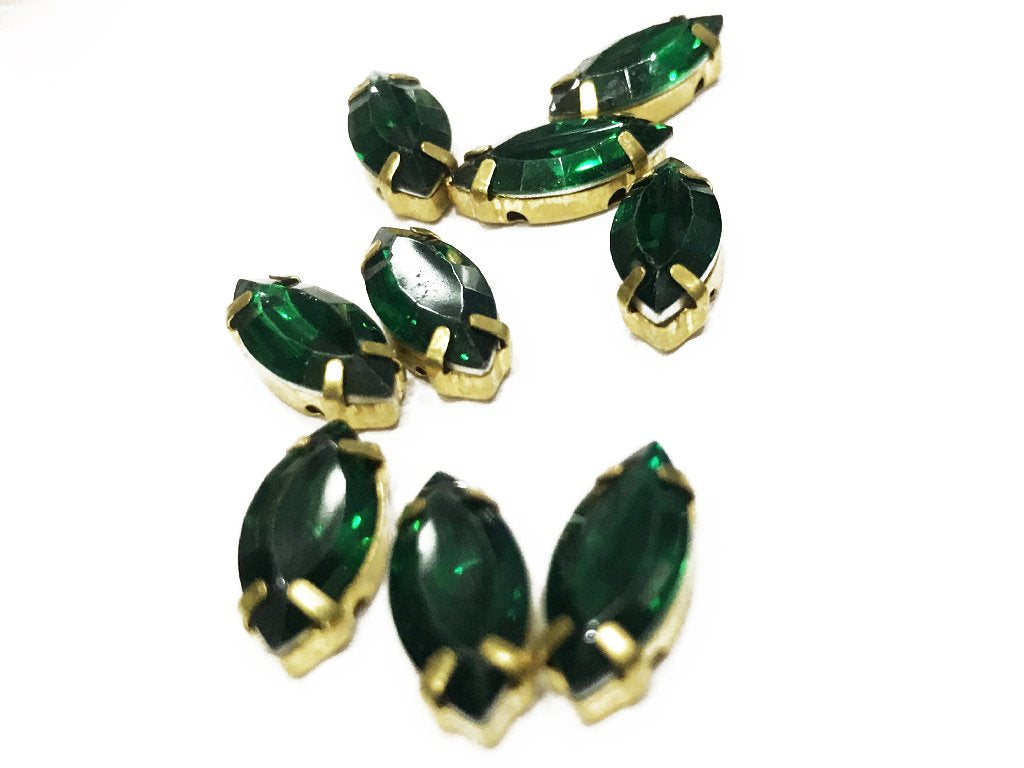 green-eye-resin-stones-with-catcher-15x7-mm
