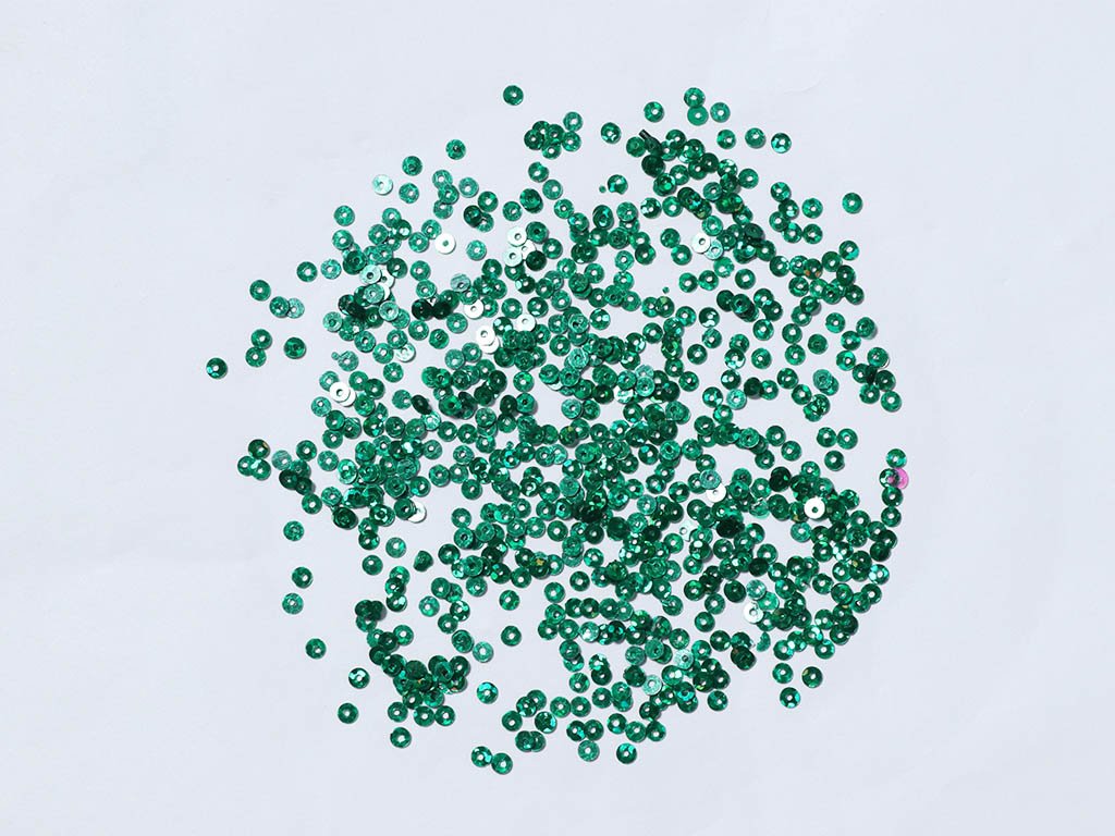 green-flat-circular-plastic-sequins-3-mm