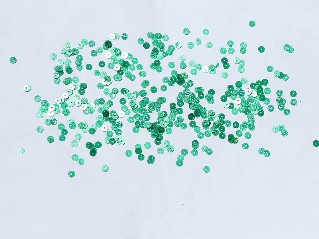 green-flat-circular-plastic-sequins-5-mm