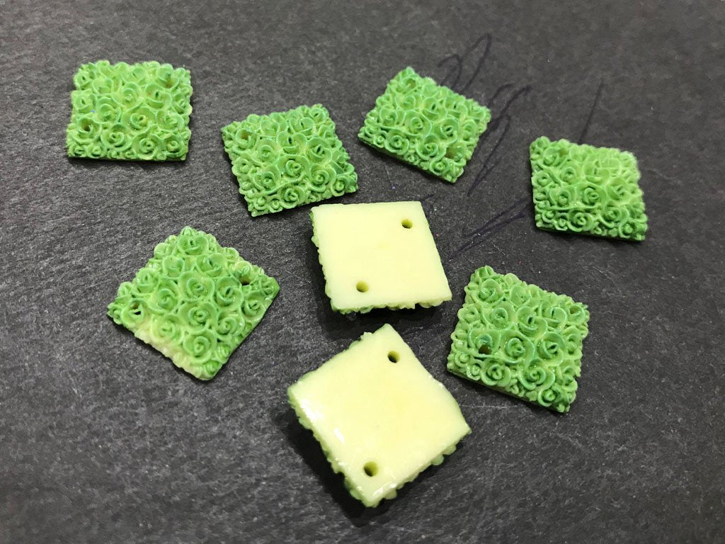 green-matte-flower-square-resin-stone-2-hole-15x15-mm