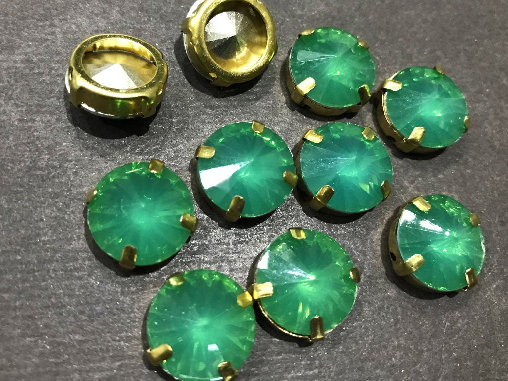 green-opal-circular-resin-stones-with-catcher-14-mm