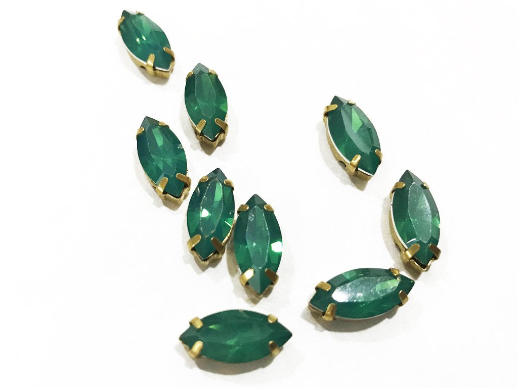 green-opal-eye-resin-stones-with-catcher-15x7-mm