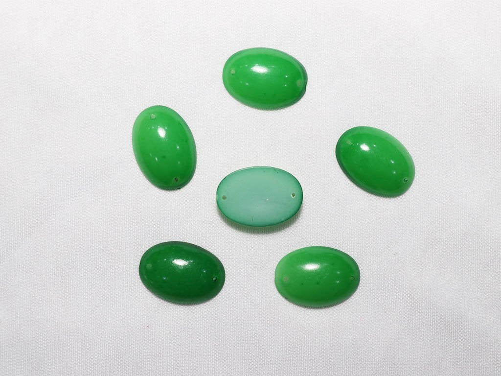 green-oval-plastic-stones-25x18-mm