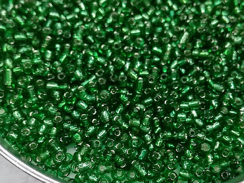 green-silverline-round-rocaille-glass-seed-beads