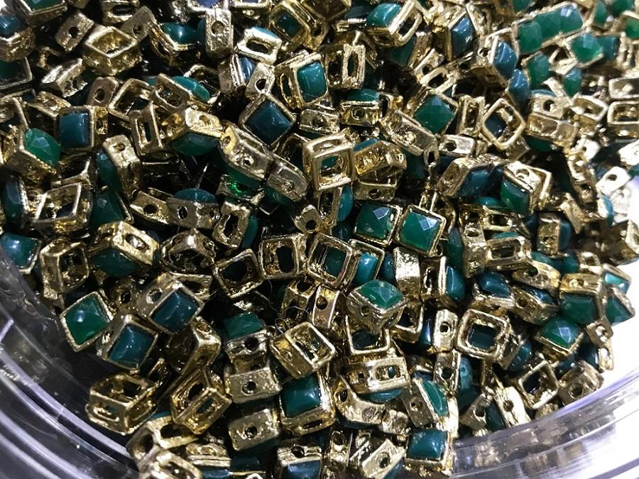 green-square-metal-kundan-stone-with-stone-6x6-mm