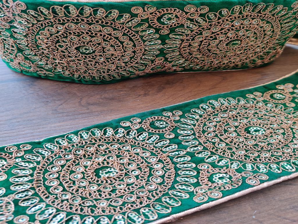 green-velvet-border-with-heavy-golden-sequins-dori-embroidery