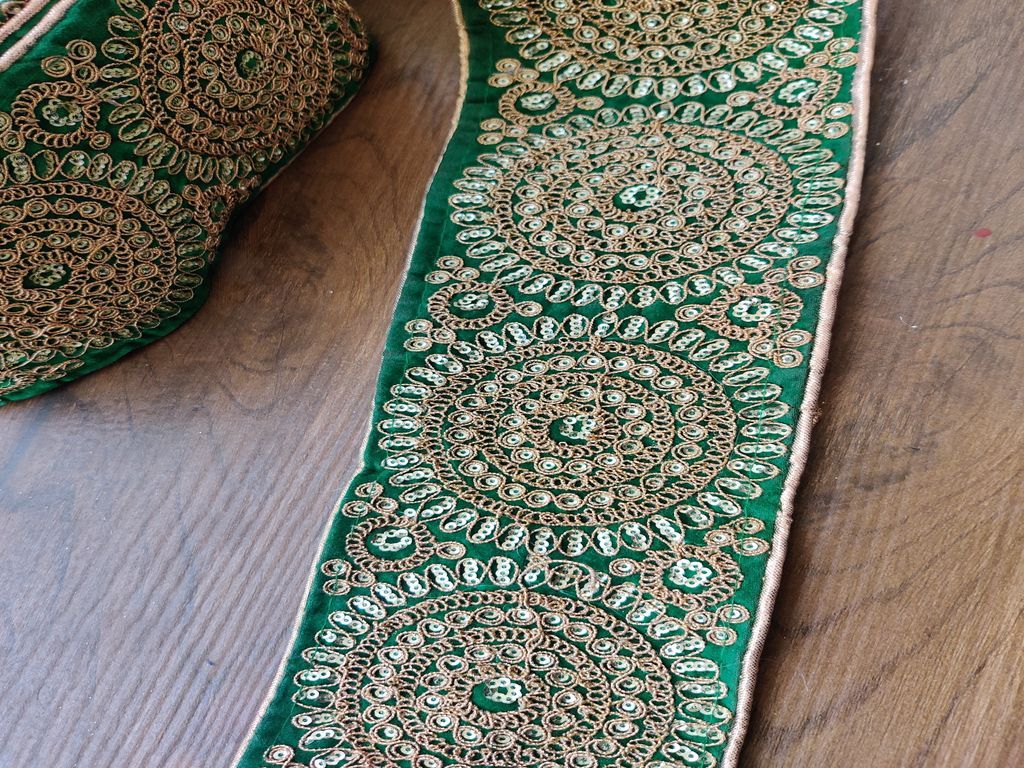 green-velvet-border-with-heavy-golden-sequins-dori-embroidery