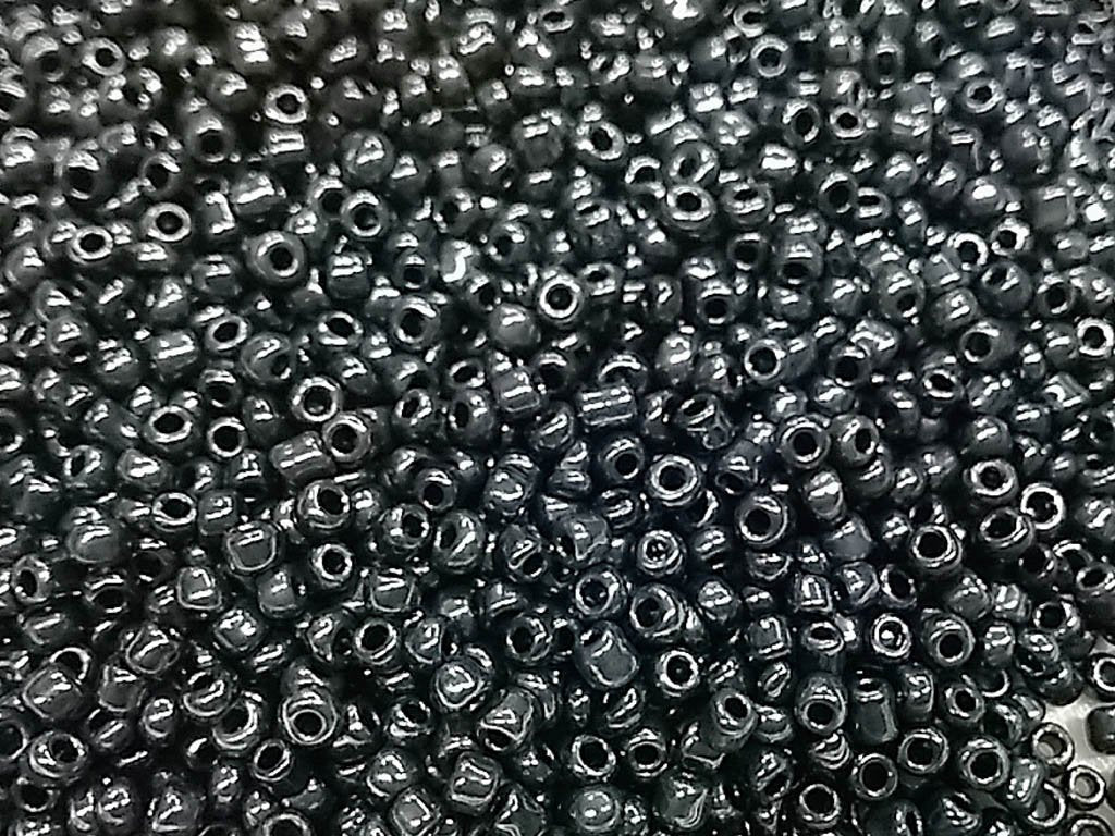 gunmetal-opaque-round-rocaille-glass-seed-beads