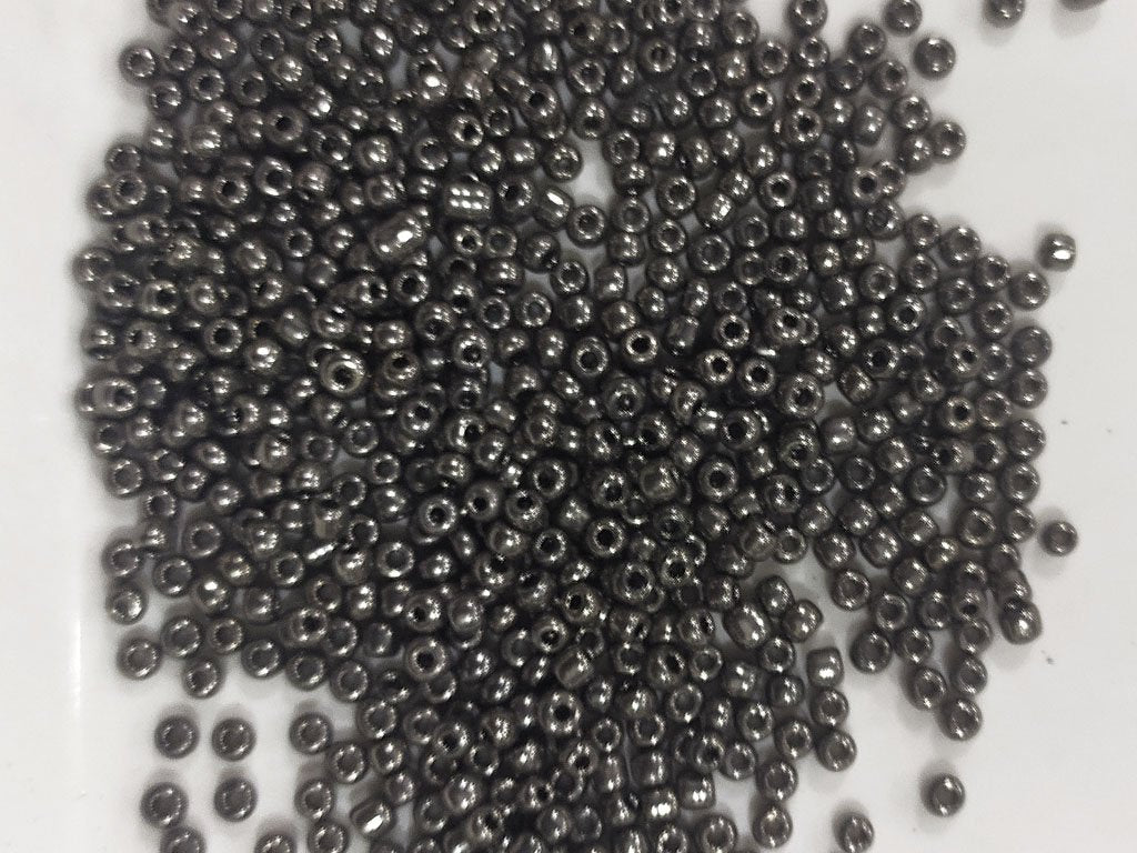 hematite-gray-opaque-round-rocaille-seed-beads
