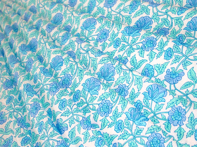 white-turquoise-blue-flowers-cotton-fabric-rp-d67-tbpgt-c