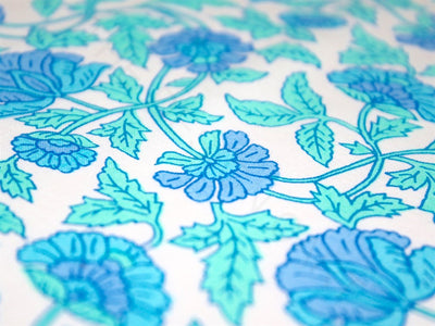 white-turquoise-blue-flowers-cotton-fabric-rp-d67-tbpgt-c