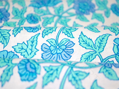 white-turquoise-blue-flowers-cotton-fabric-rp-d67-tbpgt-c