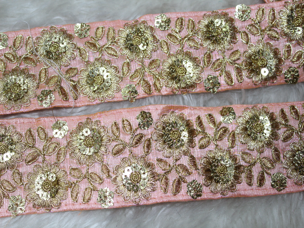 light-pink-floral-design-sequins-zari-work-embroidered-border-km-cmf-036_4