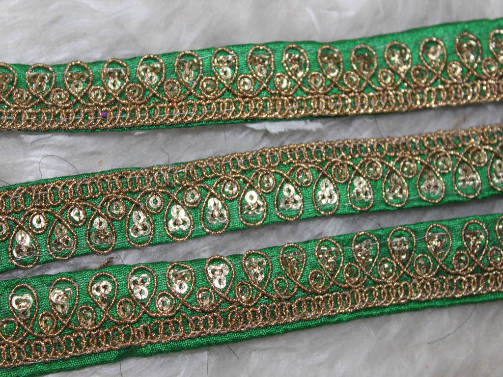 green-sequins-threadwork-embroidered-border-km-cmf-031_9