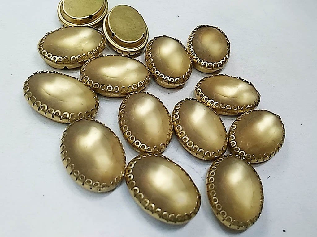 light-brown-oval-plastic-stones-with-catcher-18x13-mm