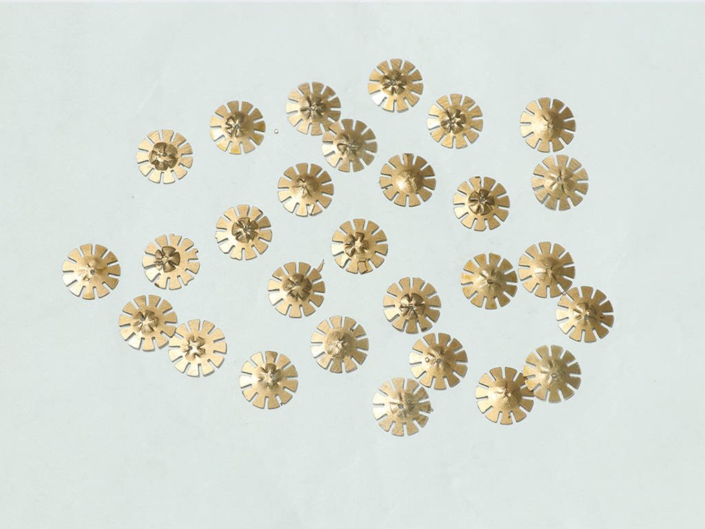 light-golden-flower-plastic-sequins-16-mm