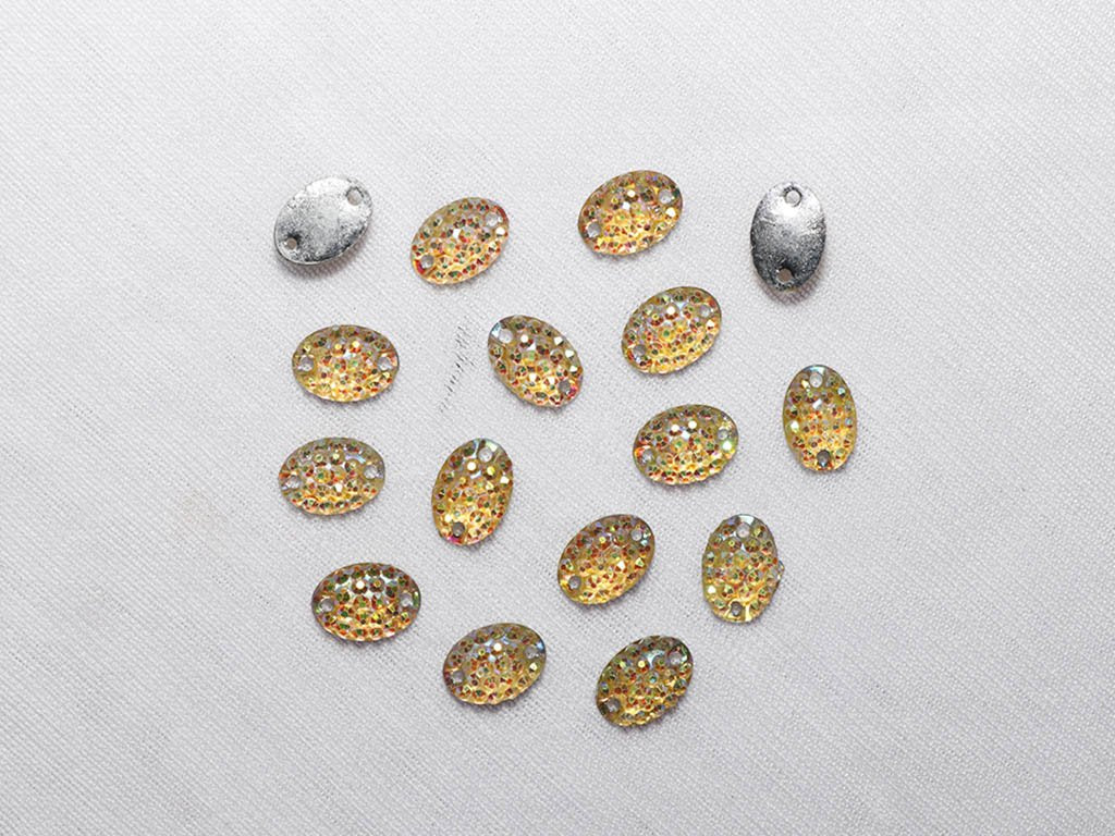 light-golden-multicolour-designer-oval-plastic-stones-8x6-mm