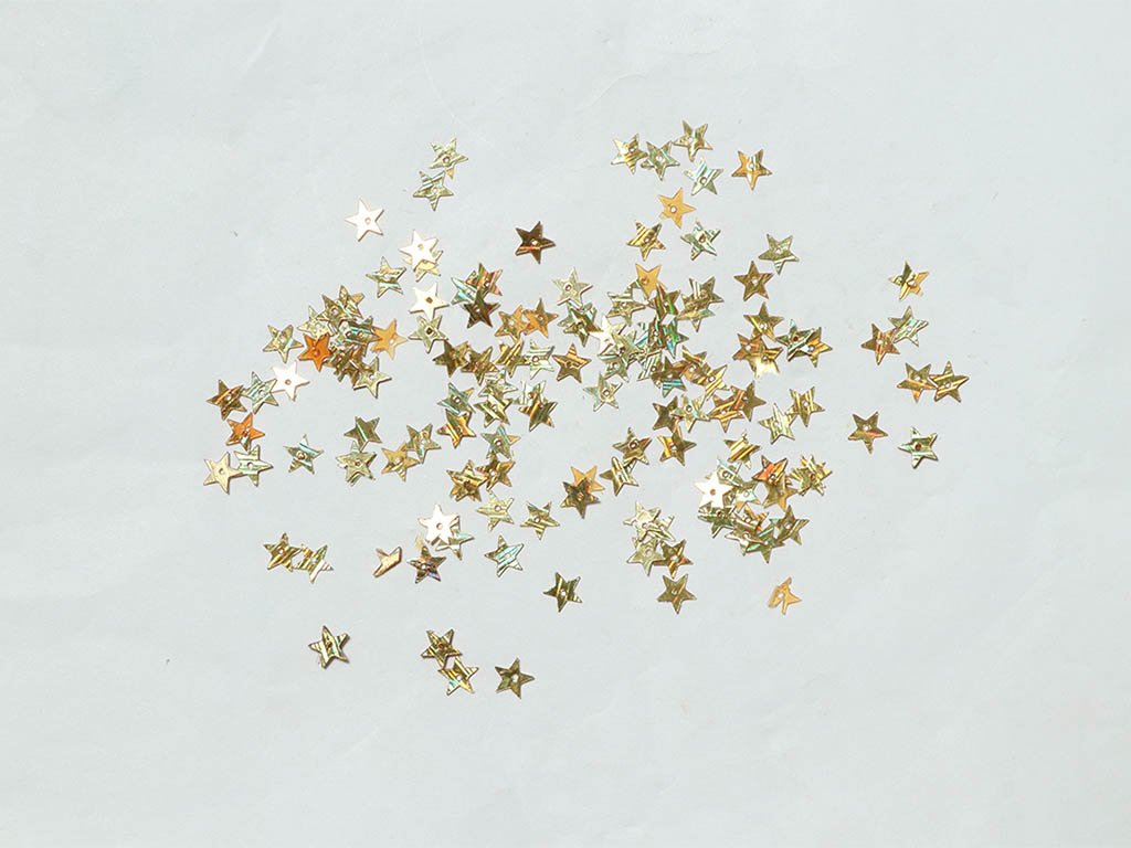 light-golden-star-plastic-sequins
