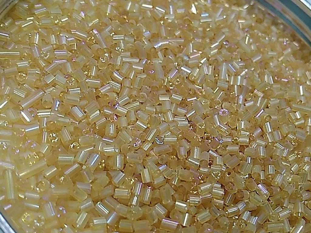 light-golden-transparent-rainbow-2-cut-glass-seed-beads