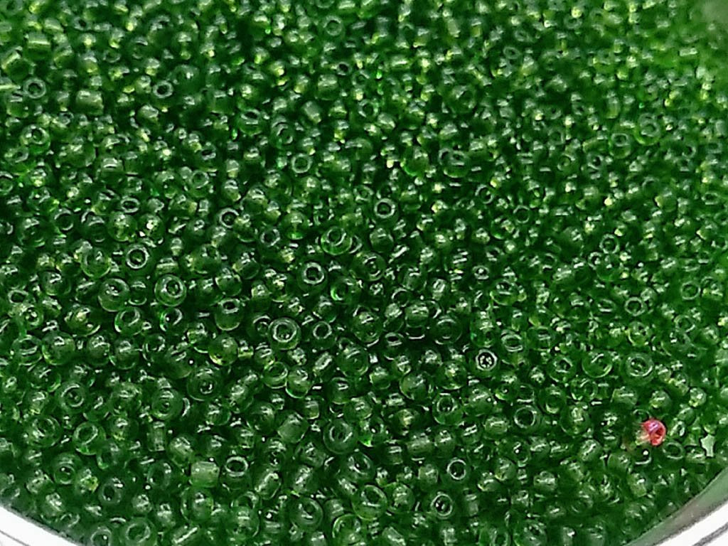 light-green-transparent-round-rocaille-glass-seed-beads