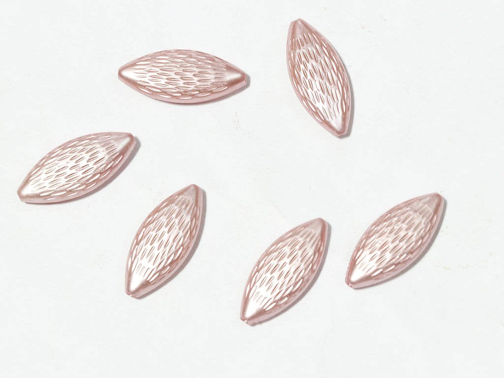 light-pink-designer-eye-plastic-beads-28x14