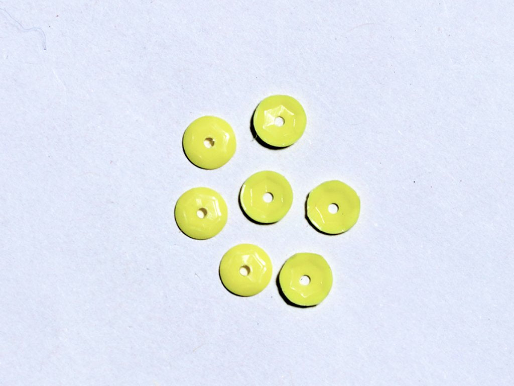 light-yellow-centre-hole-circular-flat-plastic-sequin-6-mm