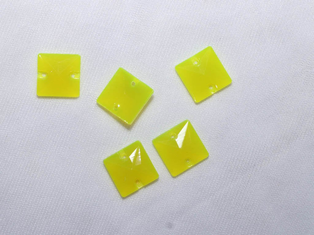 light-yellow-designer-square-plastic-stones-16x16-mm-1