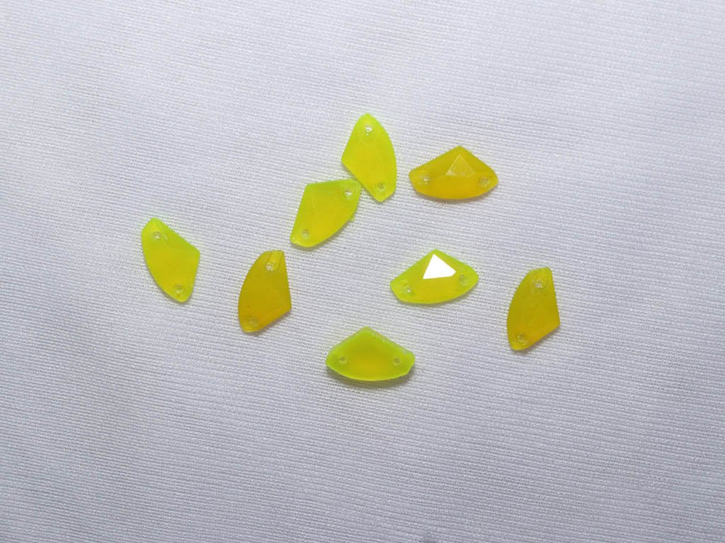light-yellow-designer-uneven-plastic-stones-8x15-mm