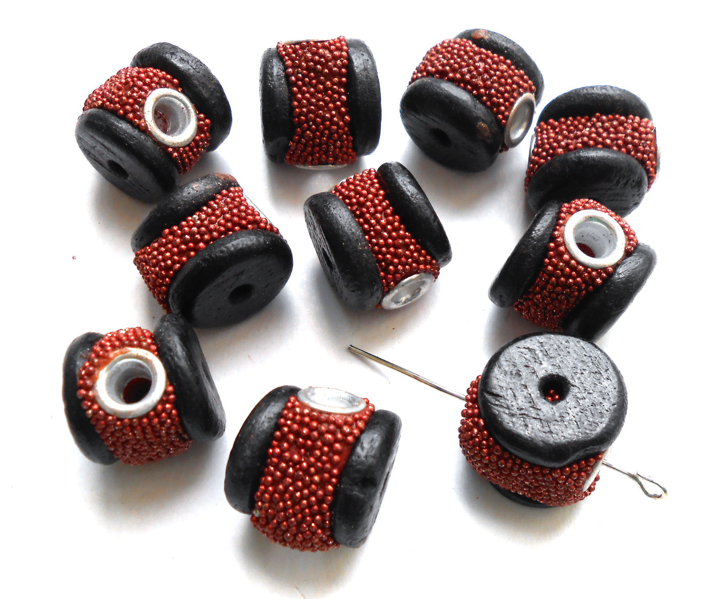 black-red-kashmiri-beads-with-wooden-finish-vt-mat-2518