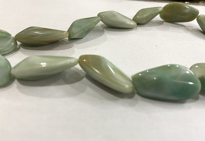 marble-look-uneven-shaped-plastic-beads